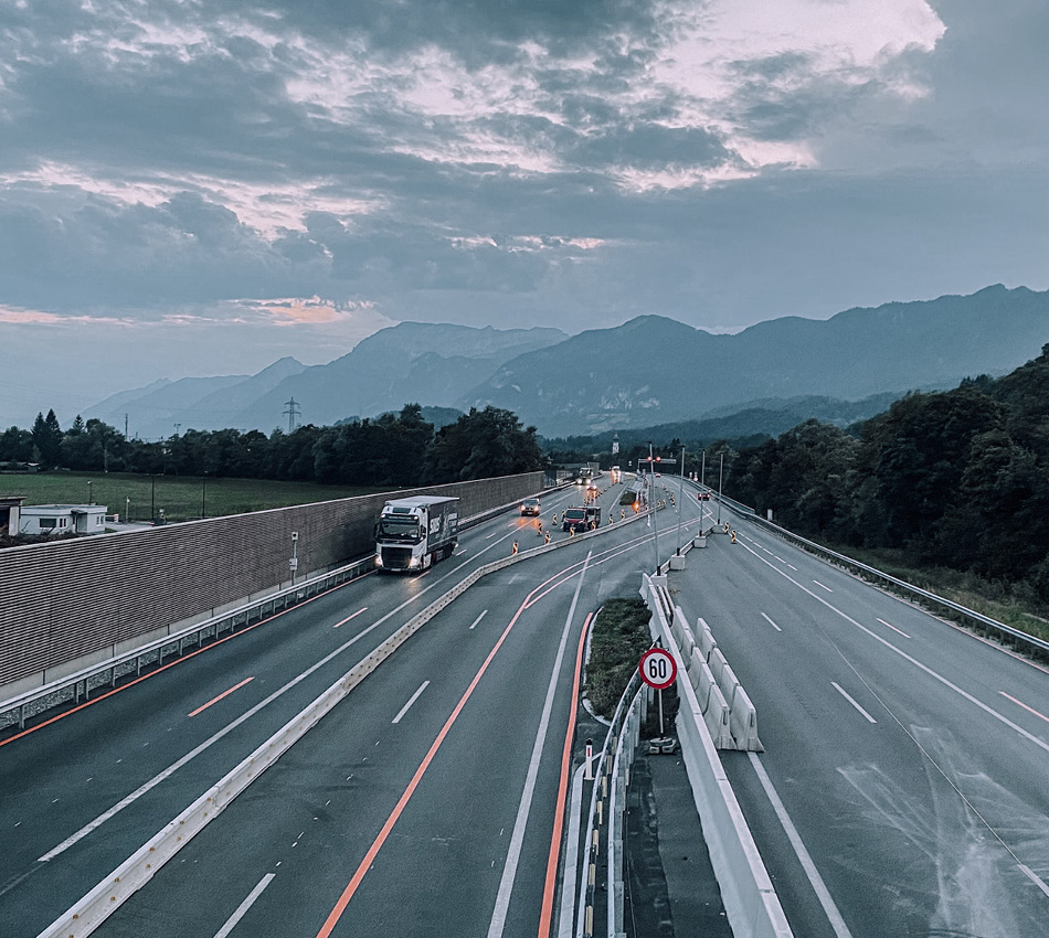 vk-auer-verkehrsfuerhungen-spurumleitung-autobahn-tirol