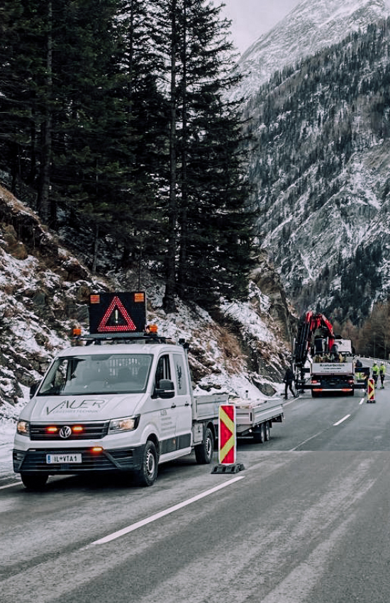 vk-auer-verkehrsfuerhungen-strassenfuehrung-spurumleitung-absperrung-winter